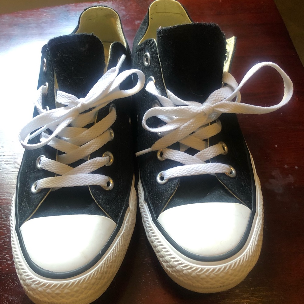 brand new women’s converses size 8